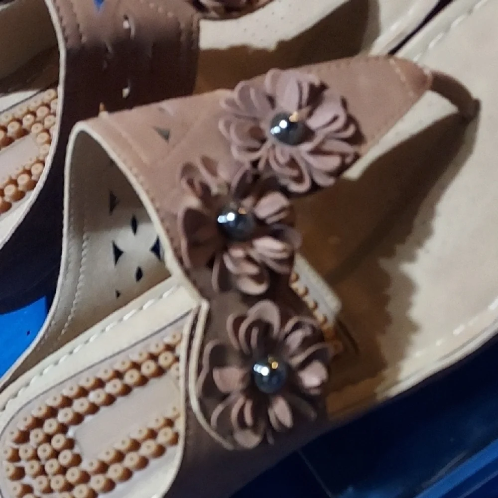Source Unknown Beige Floral Sandals